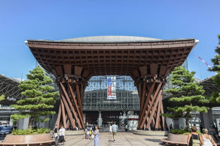 127 - Kanazawa - estacion central - Puerta Tsuzumi